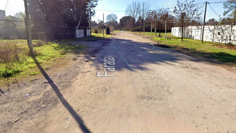 Encontraron el cuerpo de una mujer sin signos de violencia en un descampado de Moreno