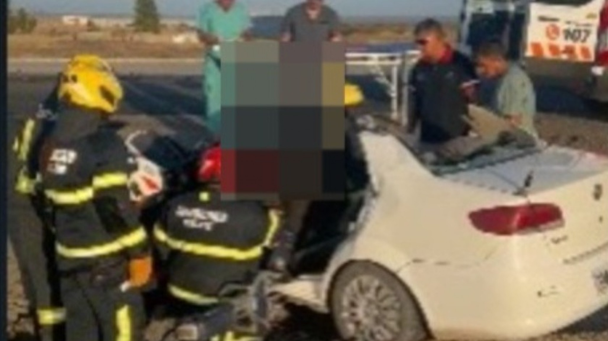 Choque frontal en la doble trocha: un taxista quedó atrapado y sufrió heridas graves