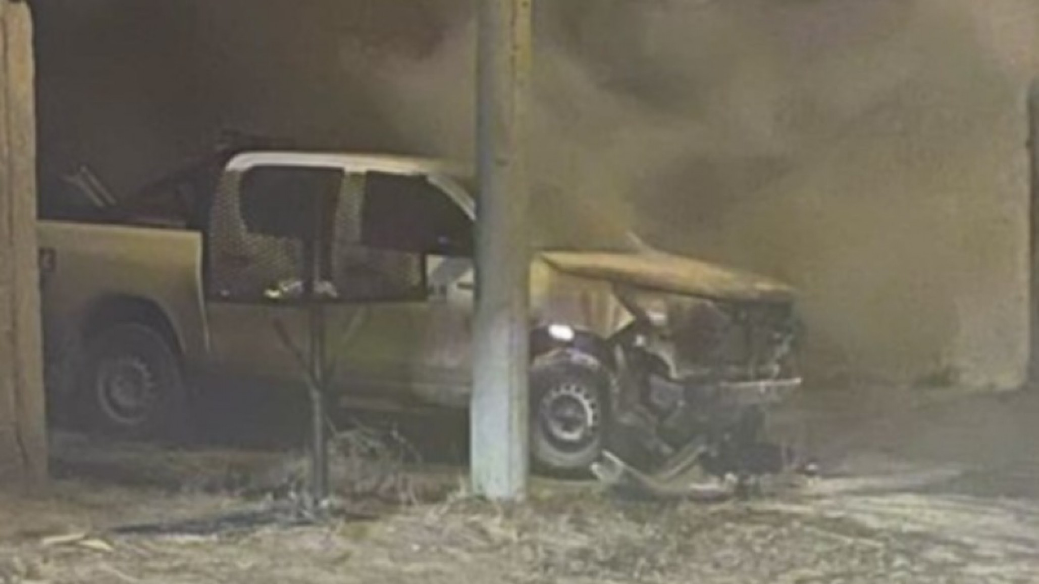 Investigan el incendio de una camioneta y un auto sospechoso que se dio a la fuga