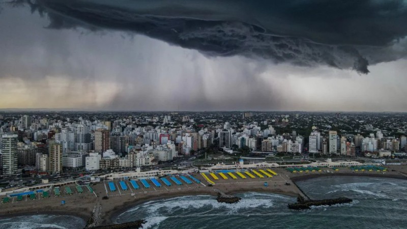 Doble alerta meteorológica en Mar del Plata por tormentas severas
