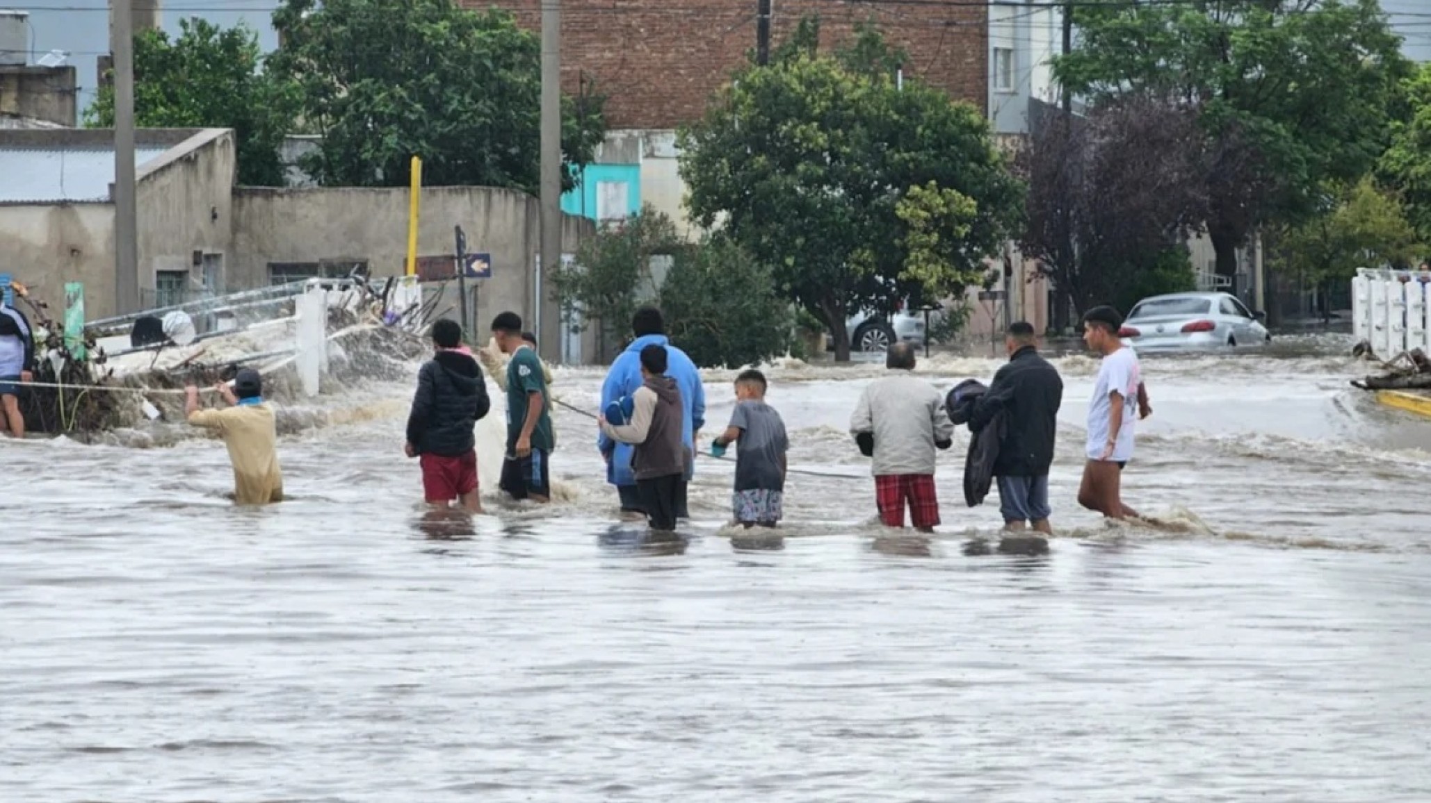 Asciende a 13 la cifra de muertos por el temporal en Bahía Blanca