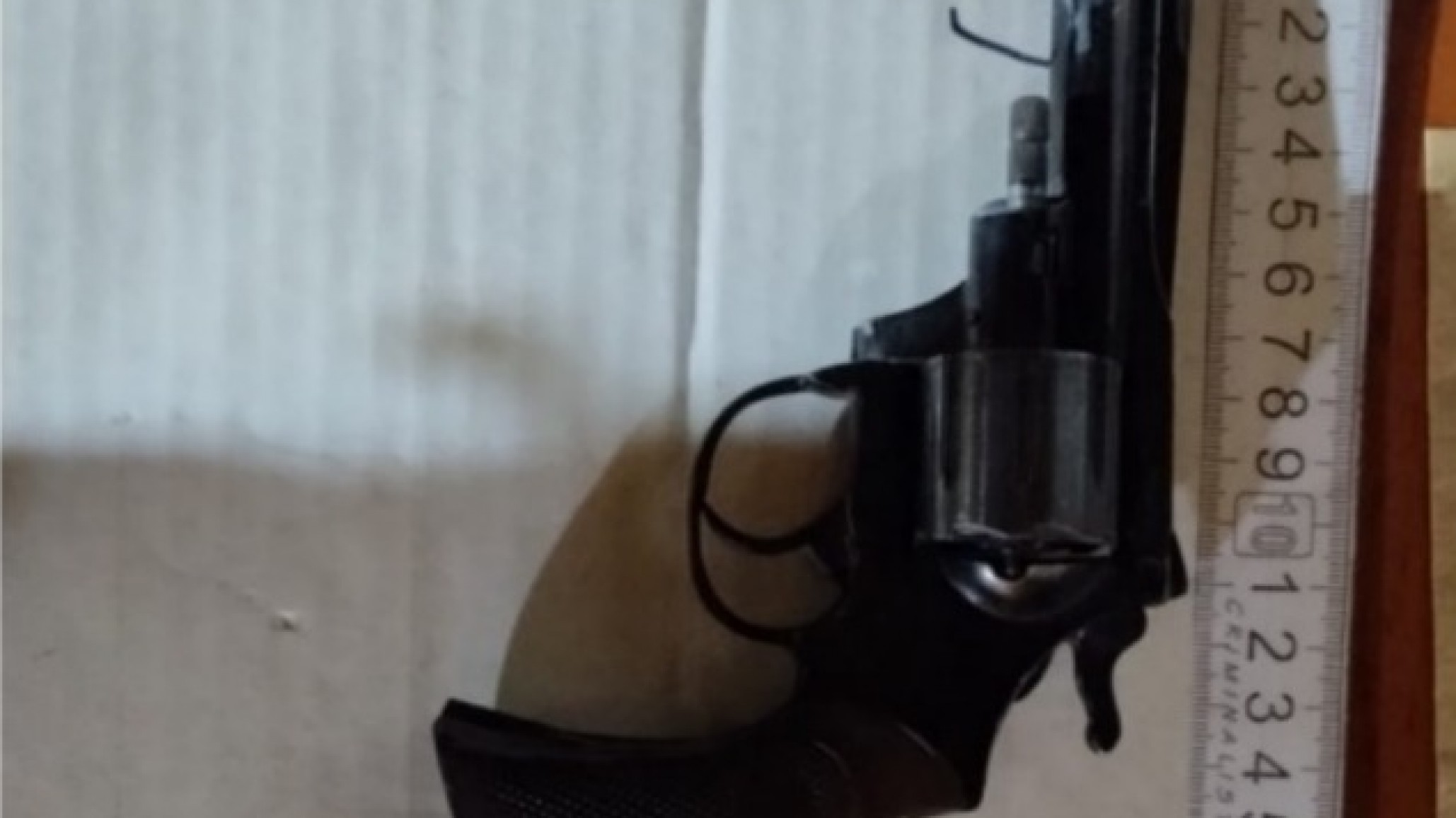 Un hombre intentó disparar a su hermano y golpeó a su cuñada