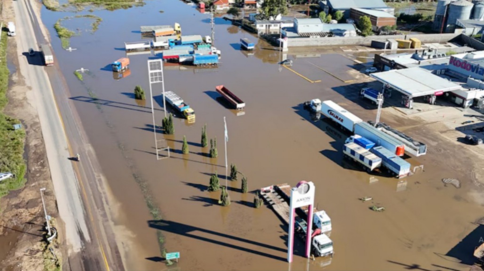 Colectivos especiales para estudiantes chubutenses varados en Bahía Blanca tras el Temporal