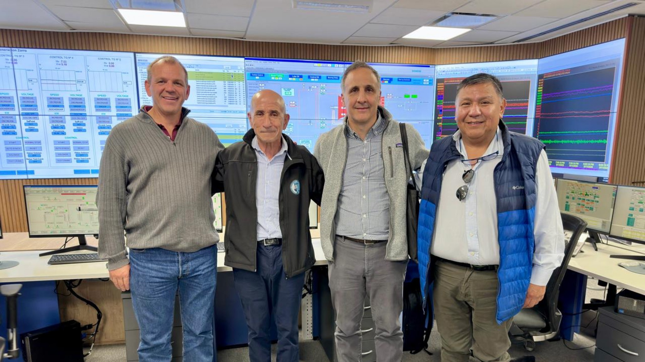 Marcos Bulgheroni, Jorge Ávila y José Lludgar visitaron el Centro Integrado de Operaciones de PAE en Comodoro Rivadavia