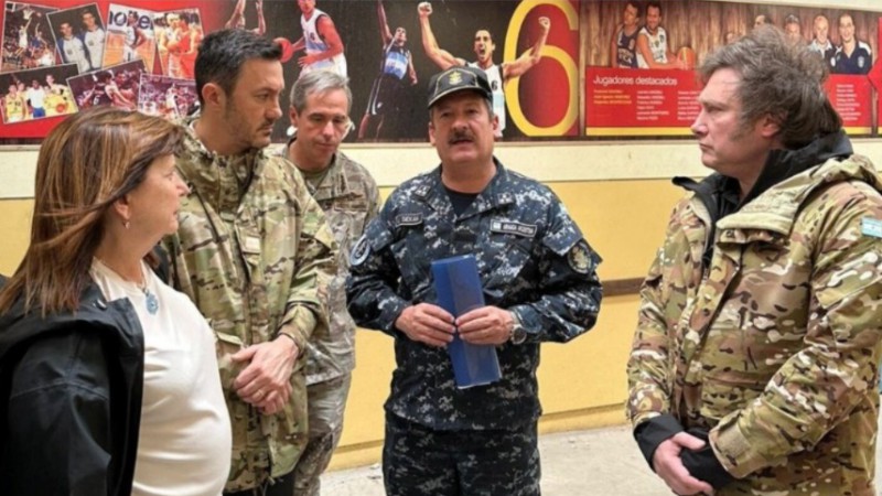 Javier Milei llegó a Bahía Blanca para supervisar la asistencia tras el trágico temporal