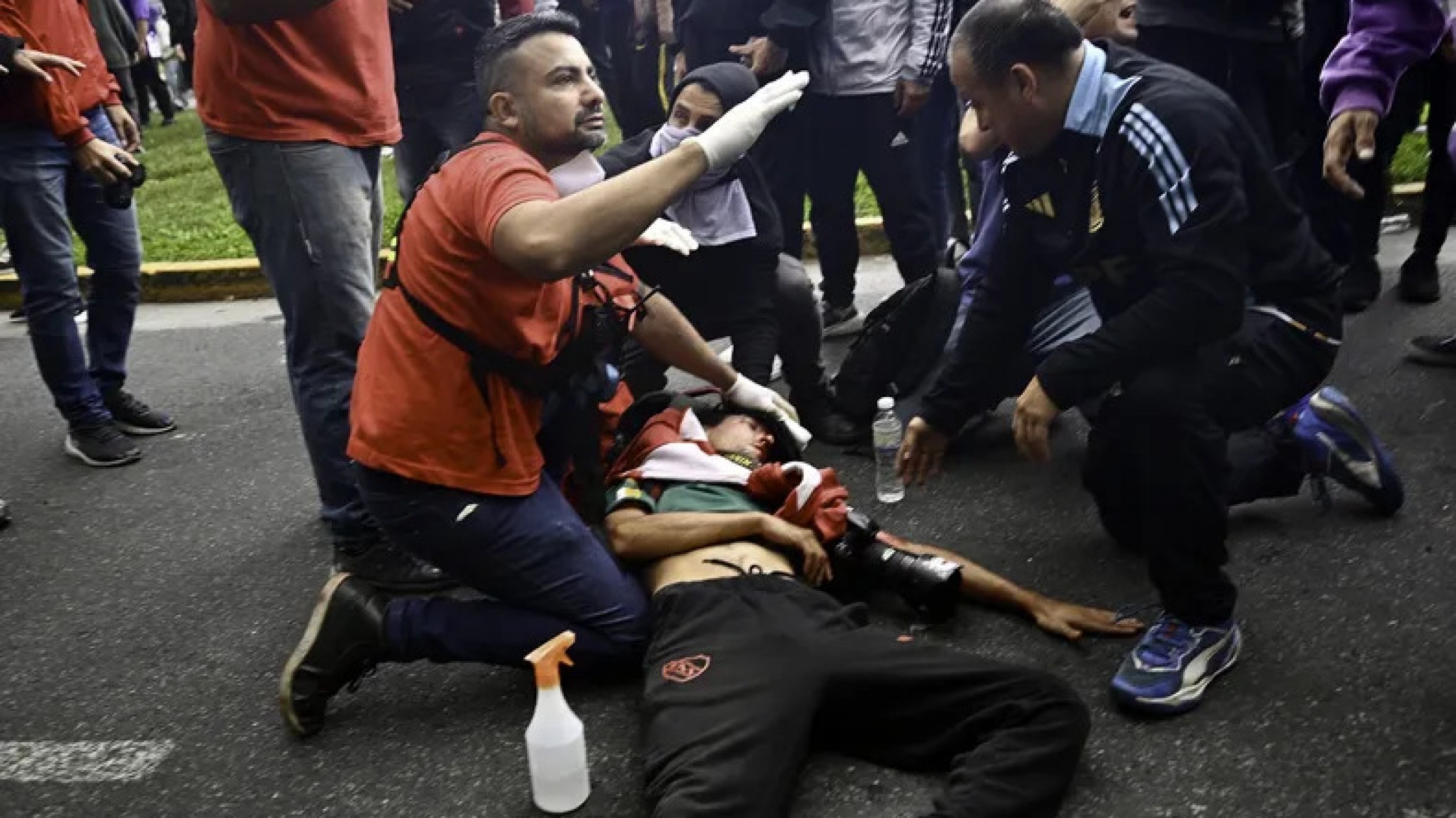 Violencia en el Congreso: un fotógrafo gravemente herido y más de 100 detenidos