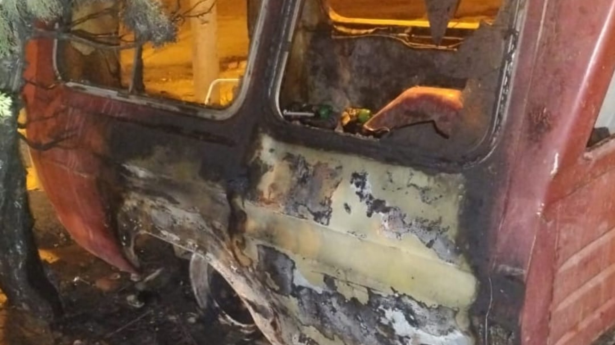 Incendio en Barrio 30 de Octubre: una mujer descubrió su camioneta en llamas durante la madrugada