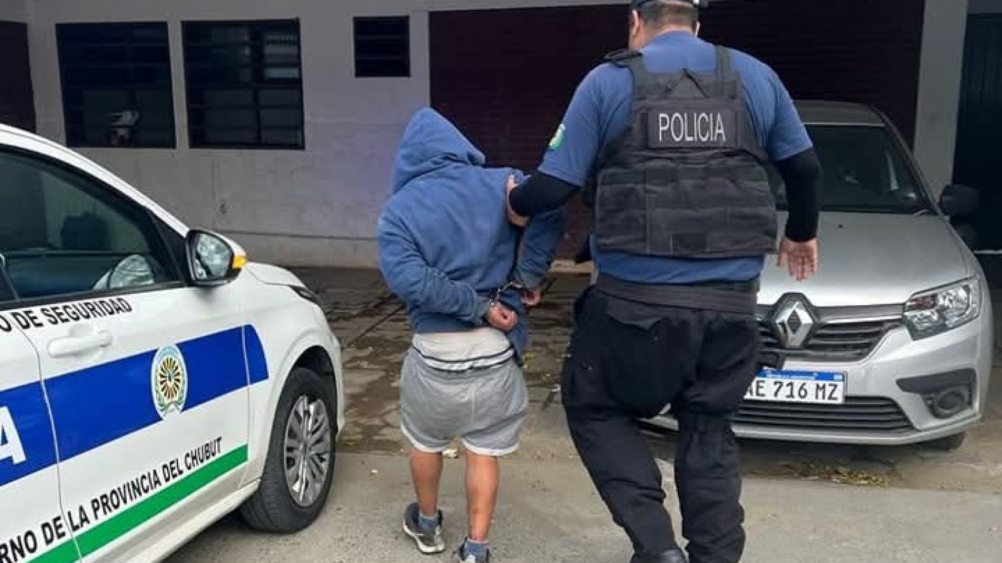 Lo soprendieron cuando intentaba robar un vehículo estacionado en Av. Rivadavia