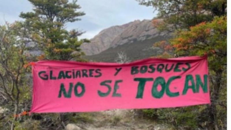 Brigadista despedida denuncia: "Destrozaron 200 metros de bosque nativo en Parque Nacional Los Glaciares por un cuatriciclo y un master plan sin sentido"