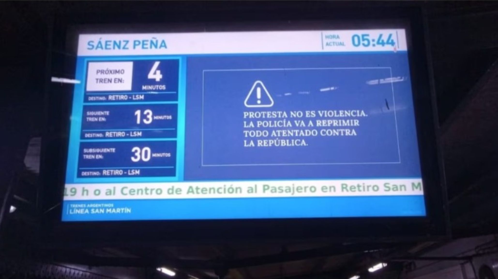 El mensaje del Gobierno en estaciones de trenes antes de la marcha de jubilados: "La policía va a reprimir"