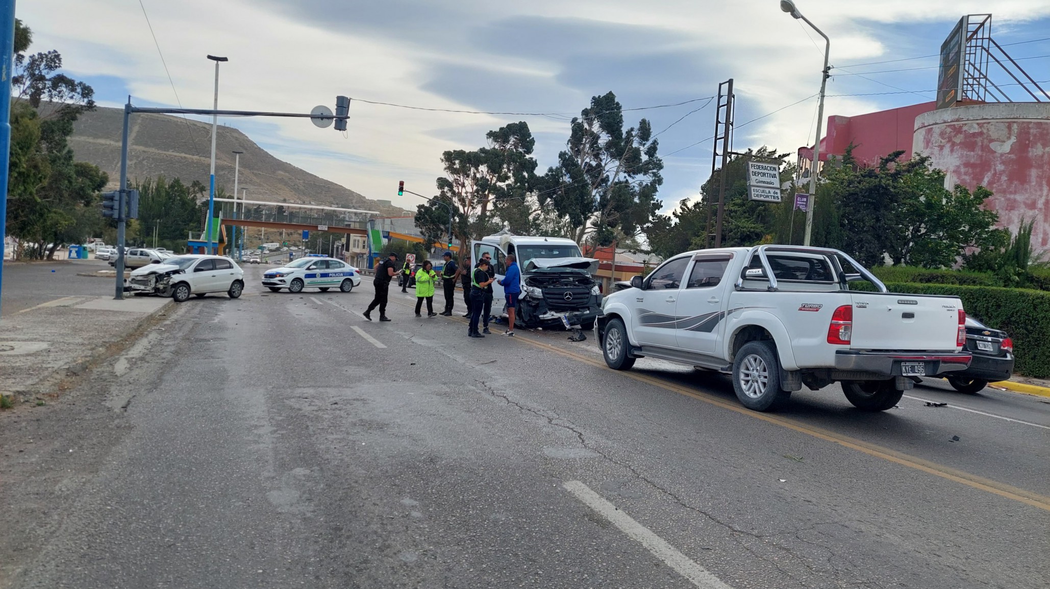 Triple choque: investigan si un conductor cruzó en rojo