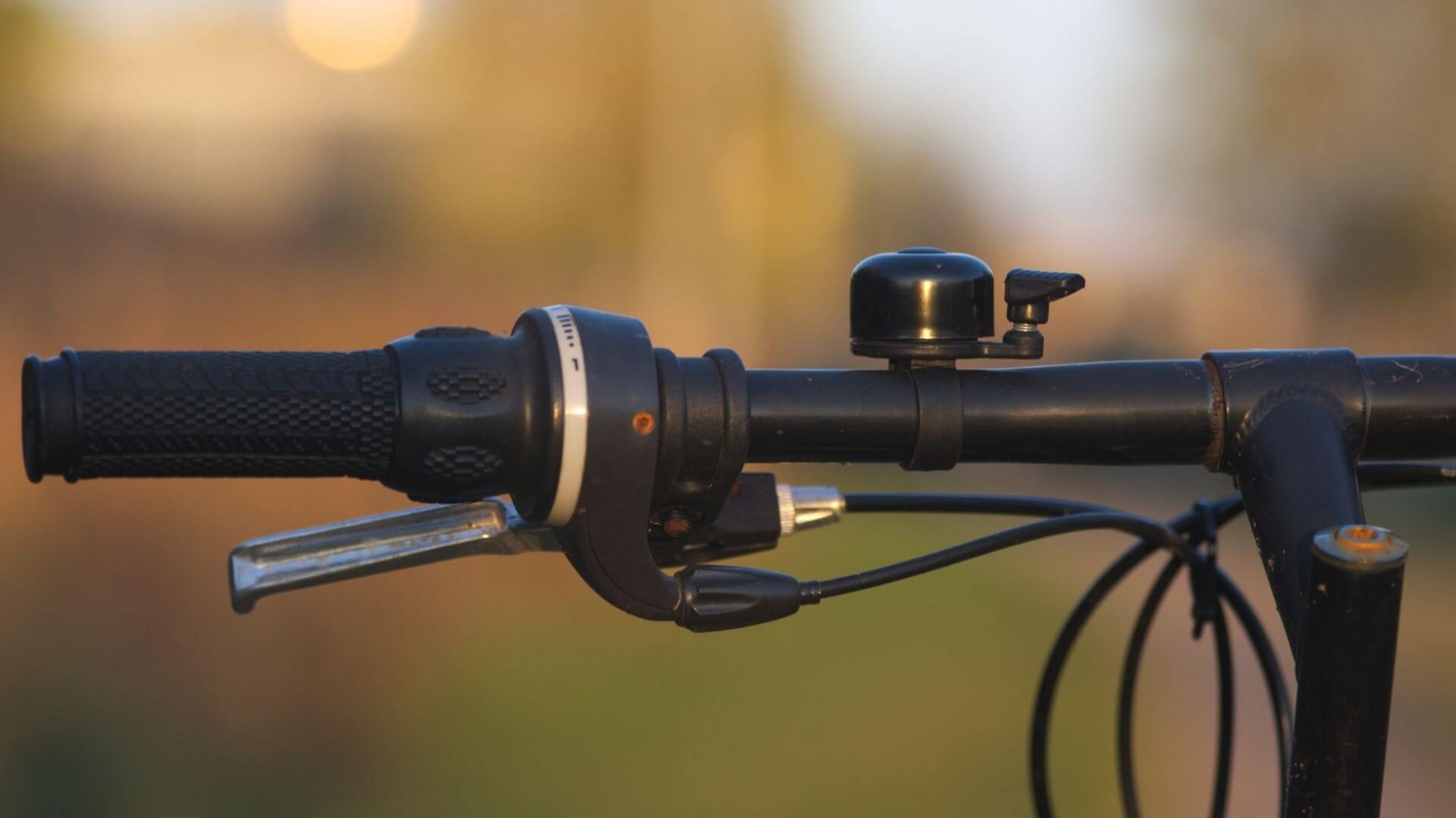 Un joven de 18 años se clavó el manubrio de una bicicleta en el abdomen y murió