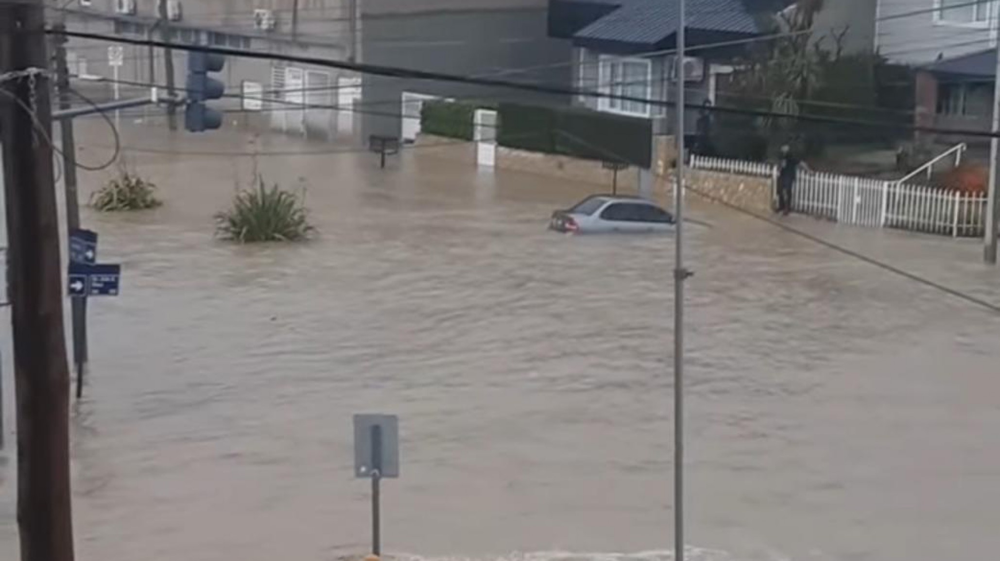 Temporal de lluvia en Comodoro: calles anegadas y colectivos suspendidos