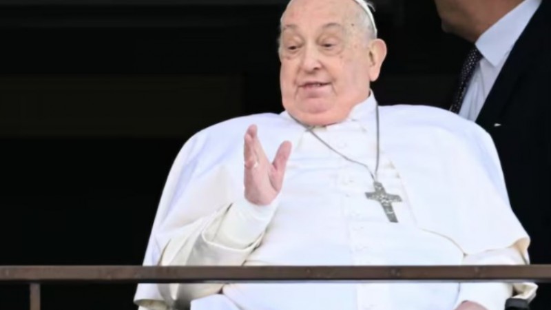 El papa Francisco fue dado de alta tras cinco semanas de internación