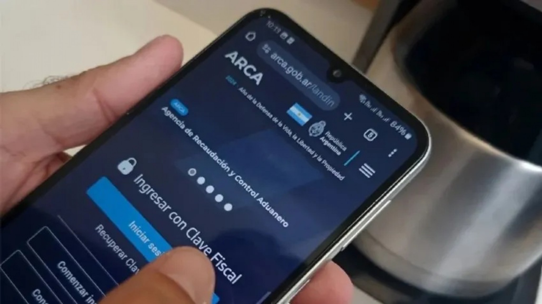 ARCA exigirá información sobre las compras con tarjeta en el exterior del país: los detalles