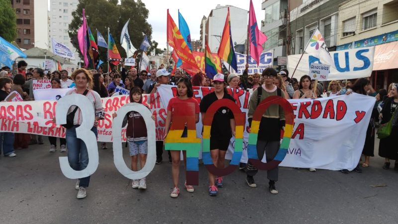 "Pedimos apertura de la totalidad de los archivos de la dictadura": Comodoro exigió Verdad y Justicia con más de 400 presentes