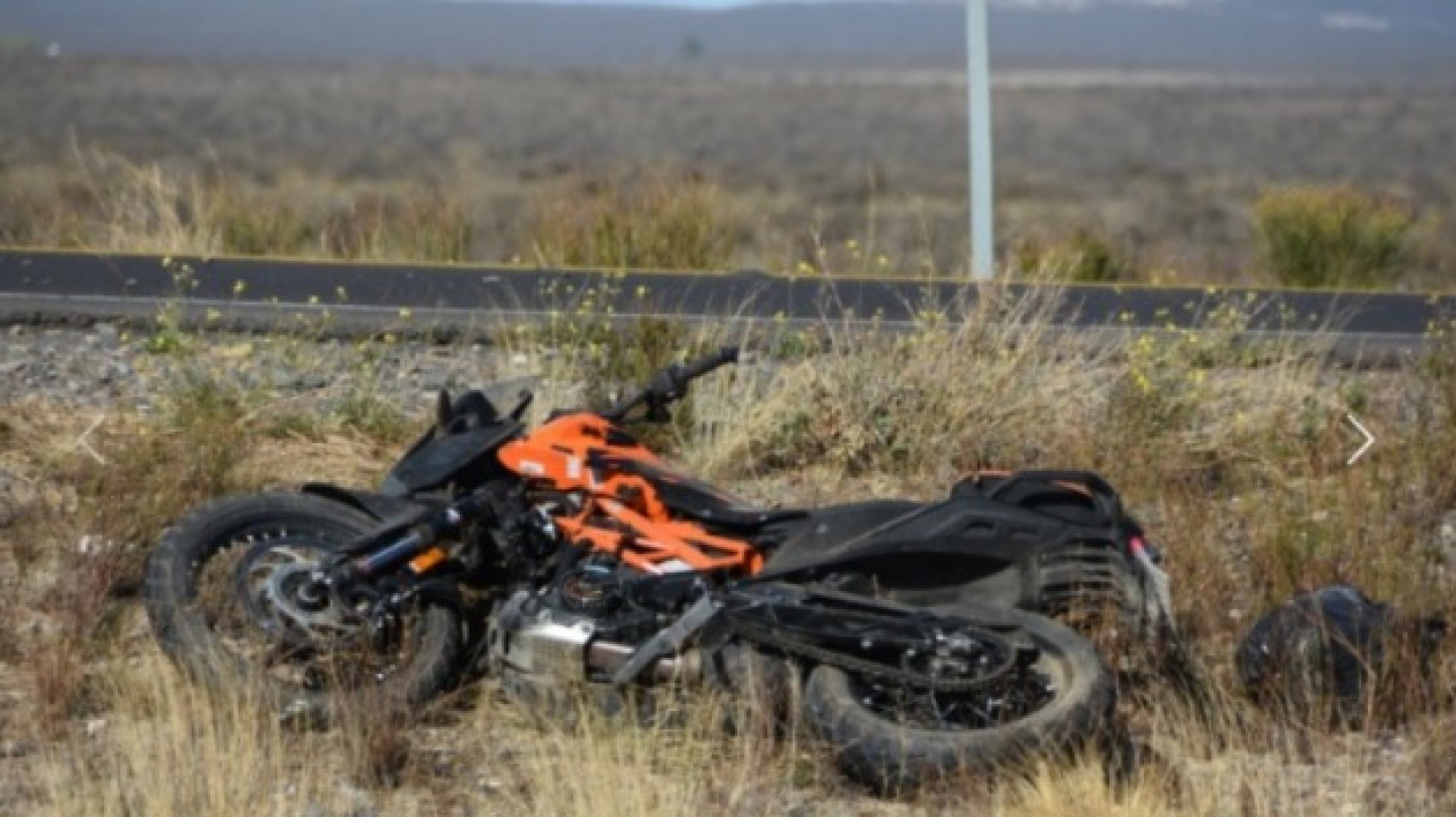 Médico comodorense que iba en moto habría perdido un pie tras choque frontal con una Toyota Hilux