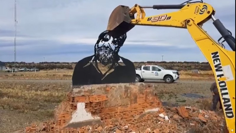 Carlos Cobelo: "El ataque a Osvaldo Bayer levantó su legado a lo más sublime"