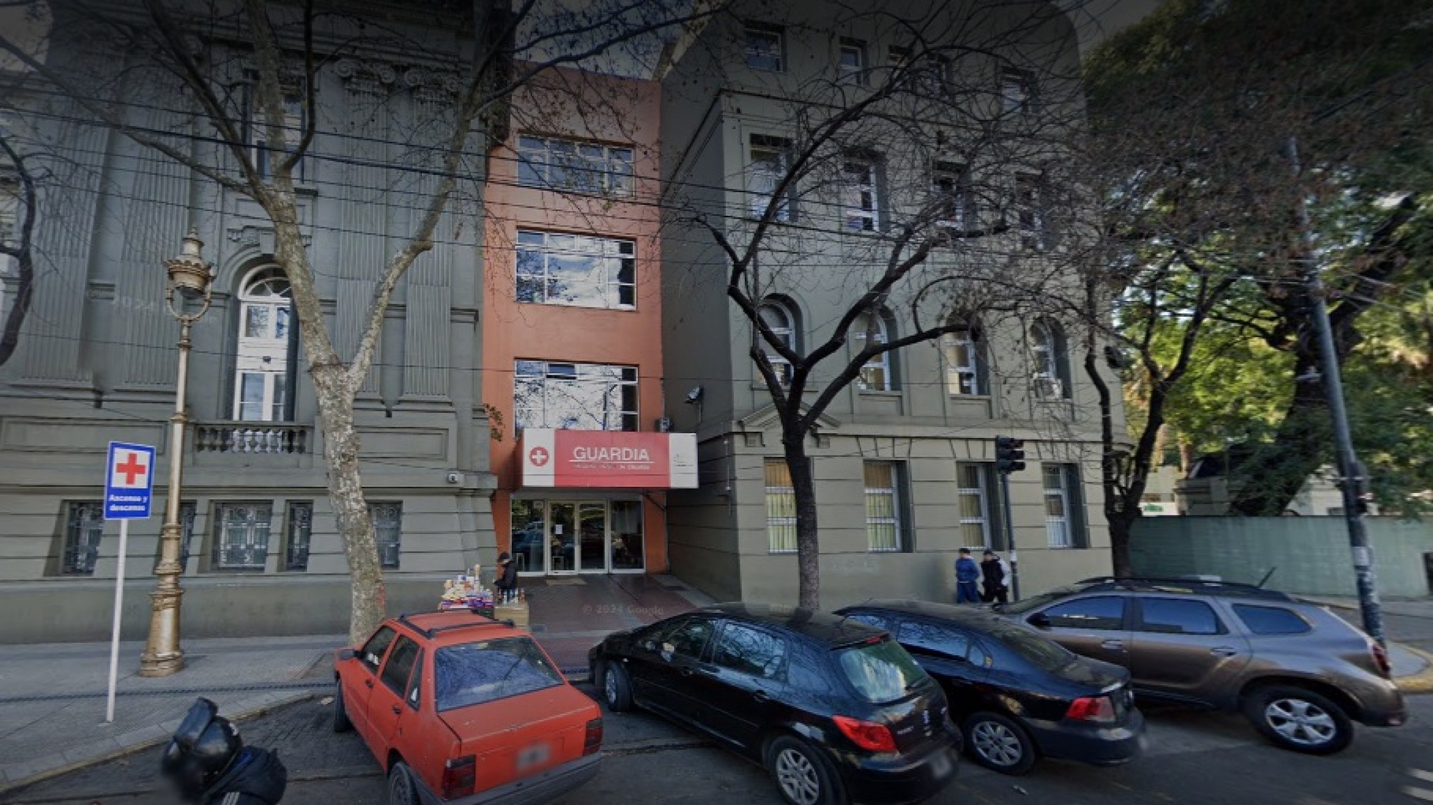 Apuñalaron a una empleada del Hospital de Niños por pedirle a una mujer que no fume dentro del establecimiento