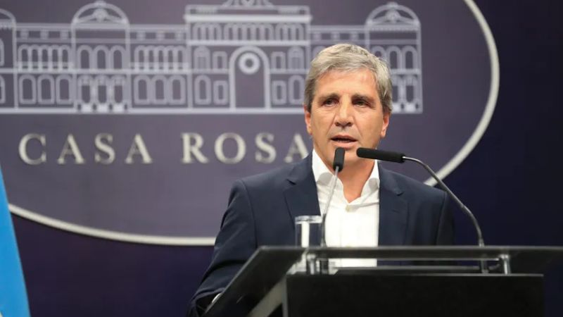Caputo rechazó la idea de un cepo y confirmó compras millonarias del Tesoro