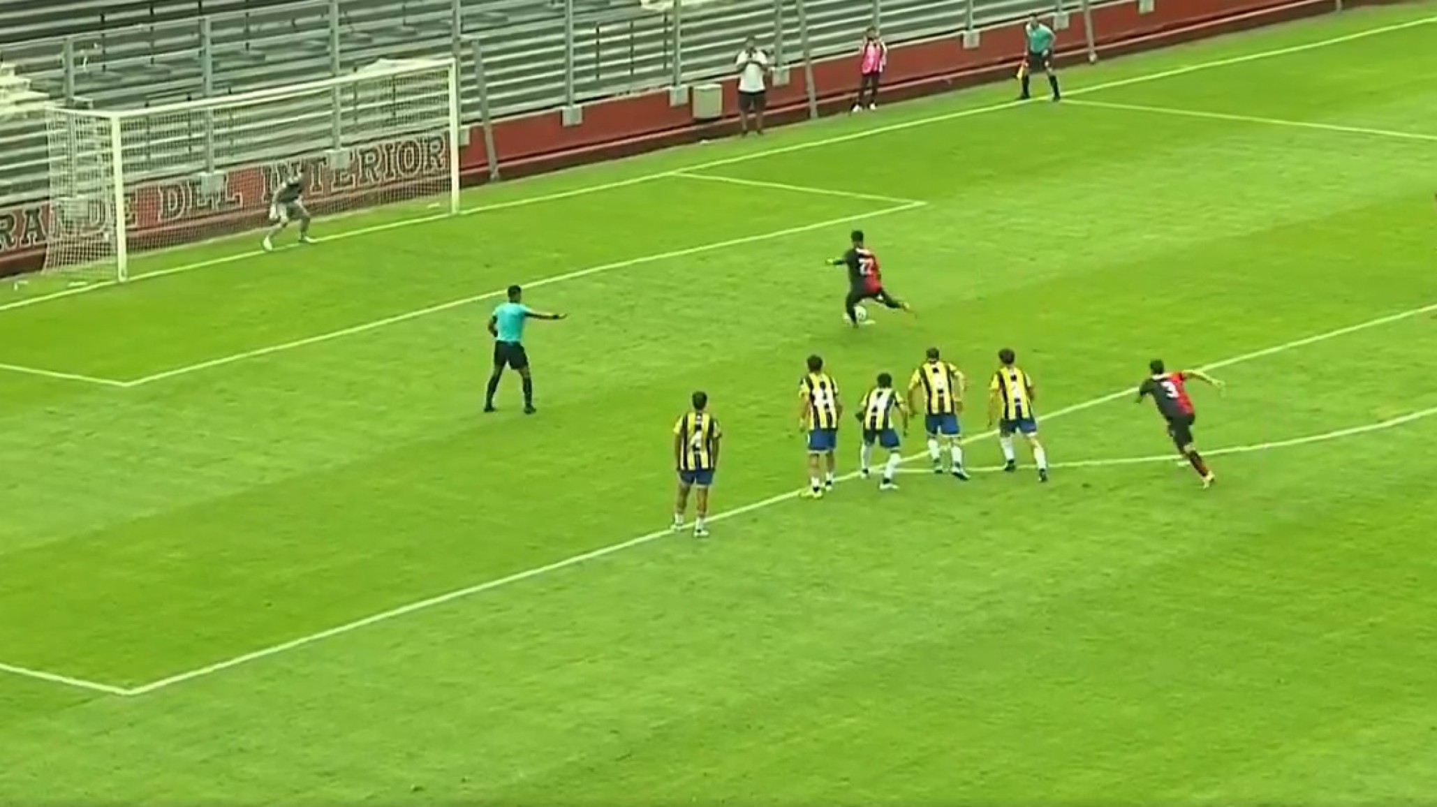 Clásico caliente en reserva: Jaime le dio la victoria a Newells's y se fue expulsado