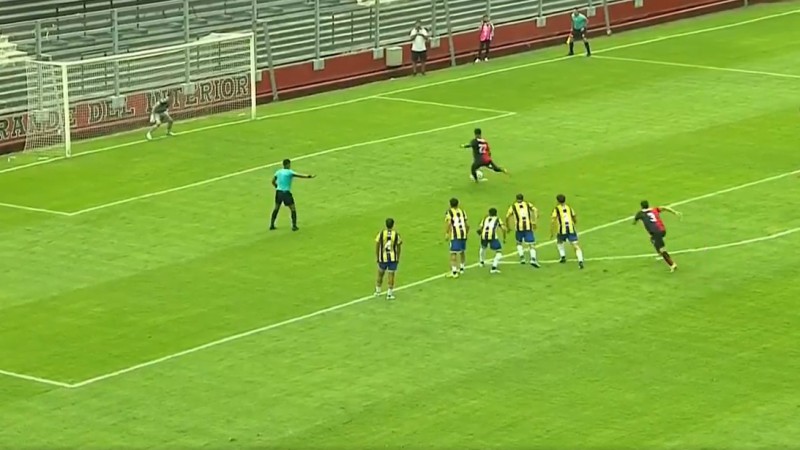 Clásico caliente en reserva: Jaime le dio la victoria a Newells's y se fue expulsado