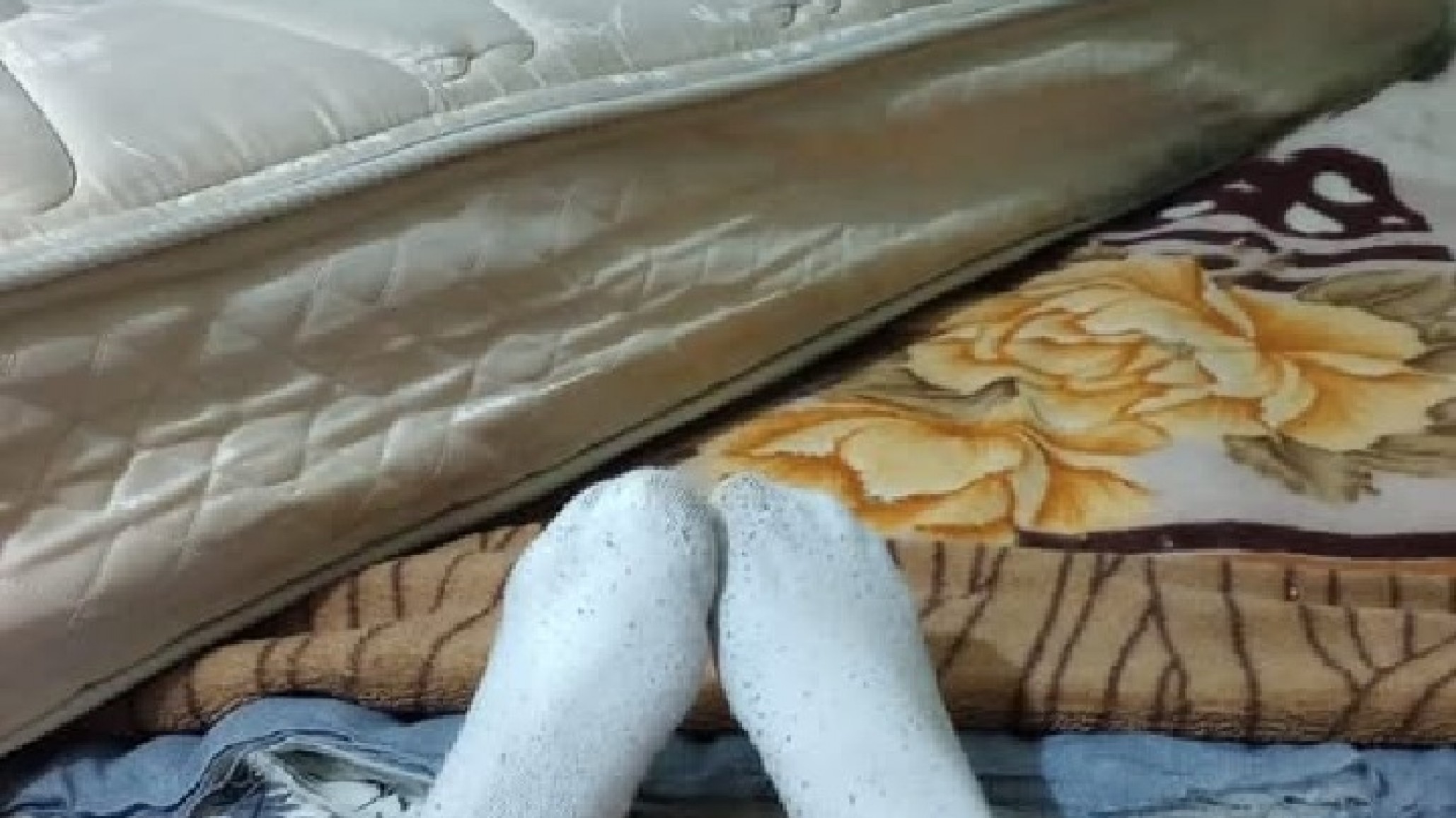 Transita un embarazo de riesgo y duerme en el piso: una vecina de Comodoro necesita ayuda