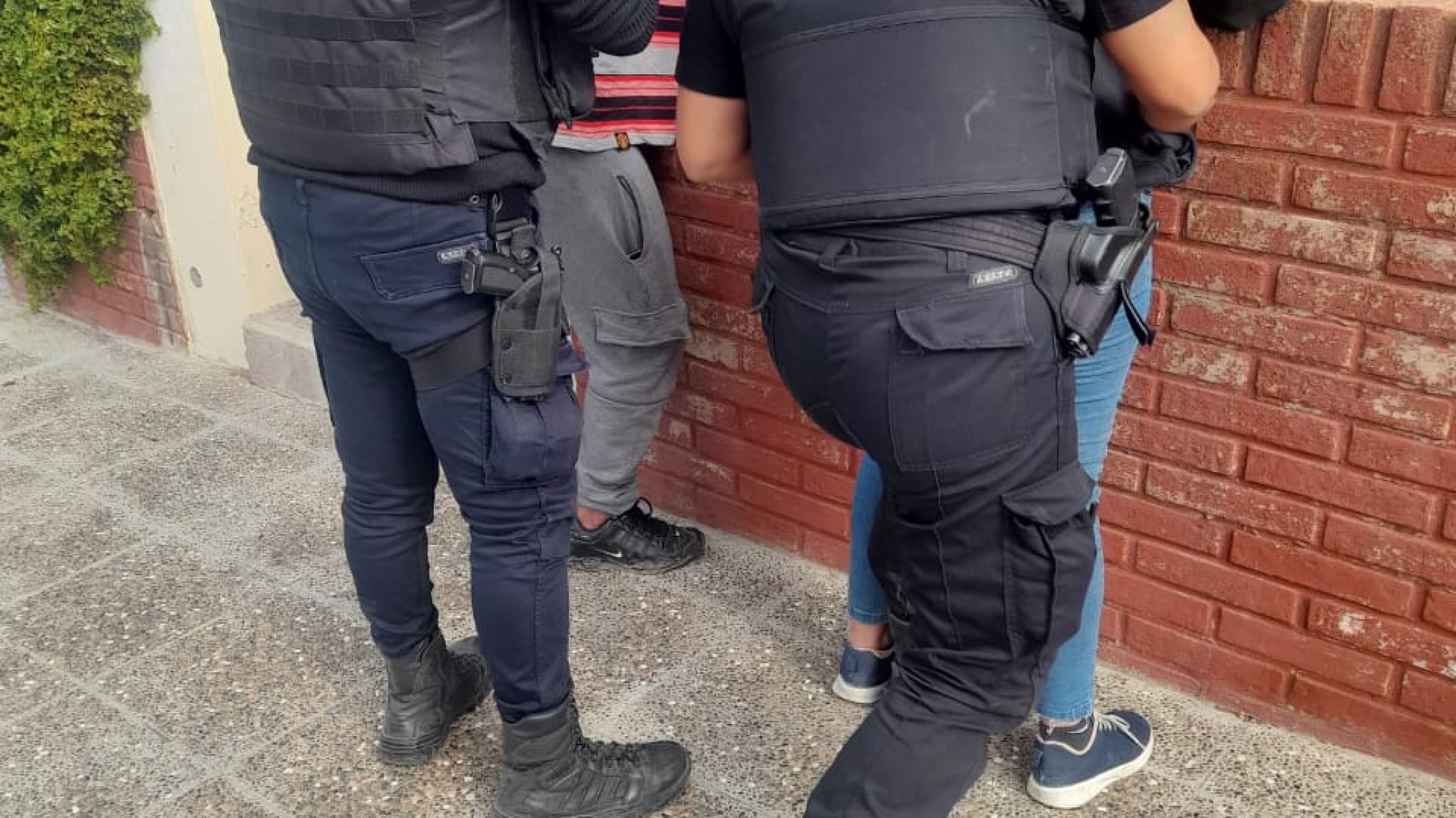 Una pareja quiso entrar a robar, los descubrieron y terminaron tras las rejas