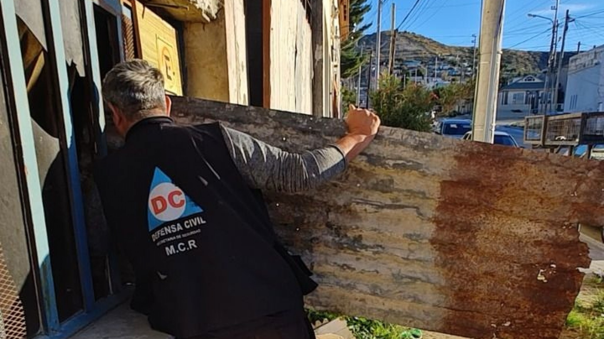 Ráfagas de hasta 100 km/h: Defensa Civil continúa asistiendo a los vecinos de Comodoro