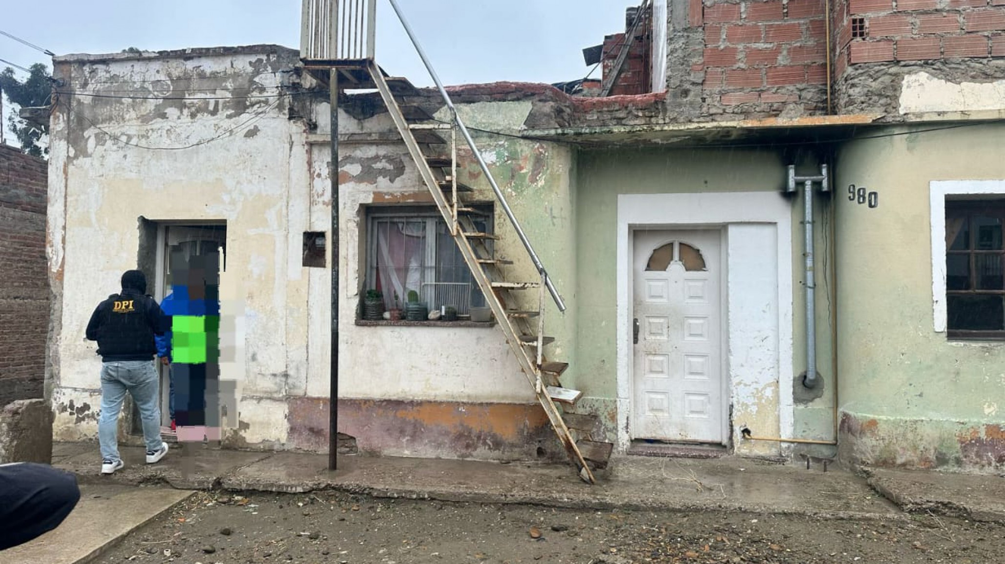 Realizaron un allanamiento tras un robo en el barrio Las Flores