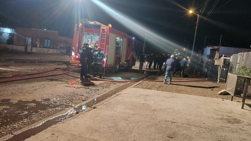 Explosión e incendio en una vivienda: un hombre resultó con quemaduras leves