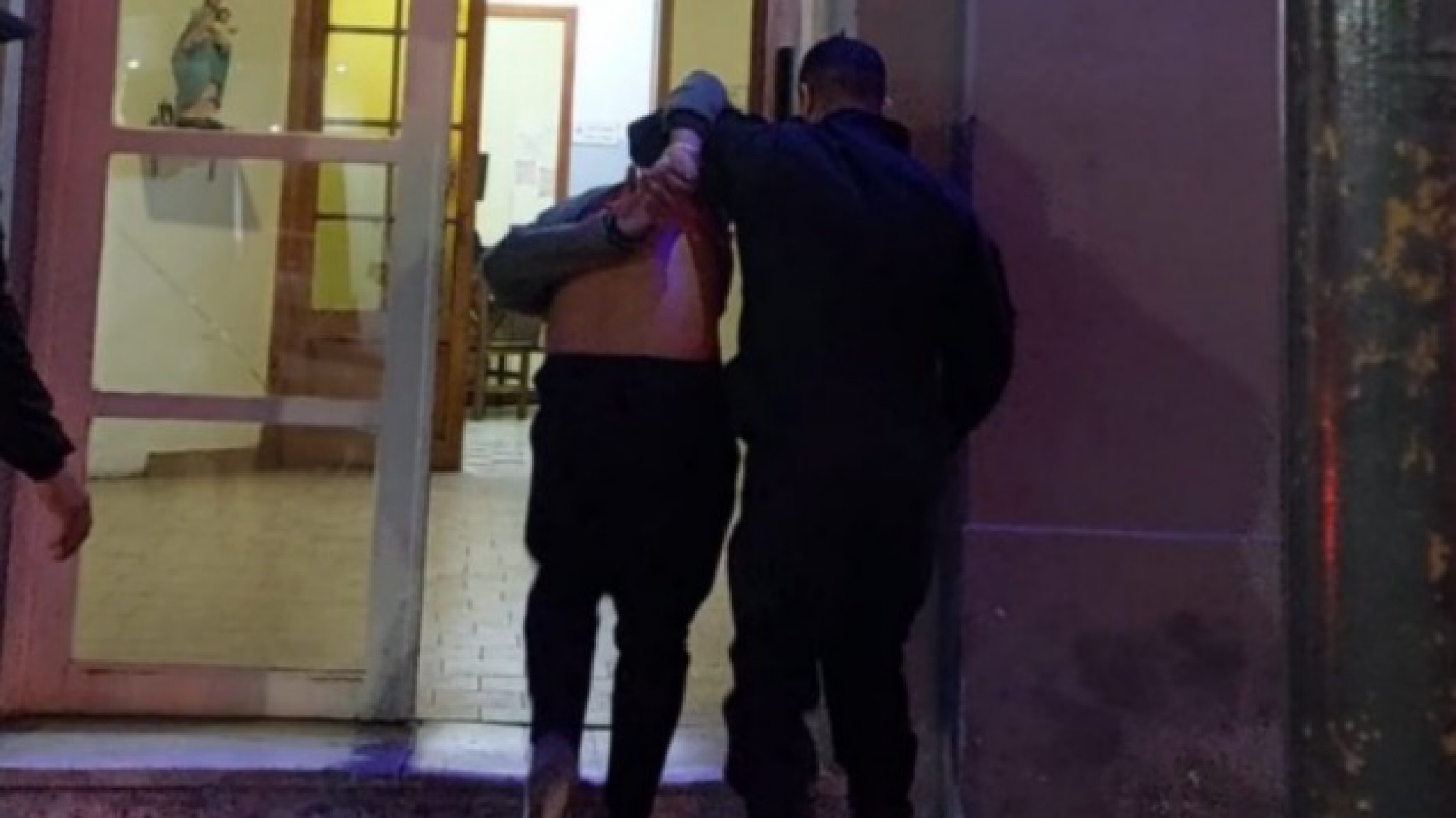 Violencia de género: un hombre agredió a su pareja en un boliche y en el auto camino a la terminal