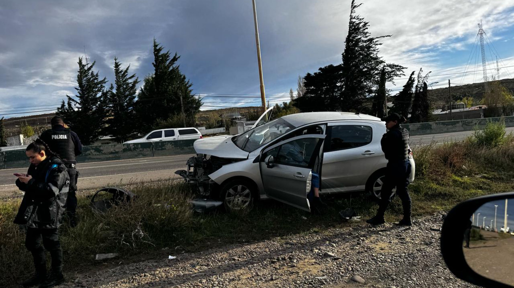 Ruta 3: Un vehículo impactó contra un poste