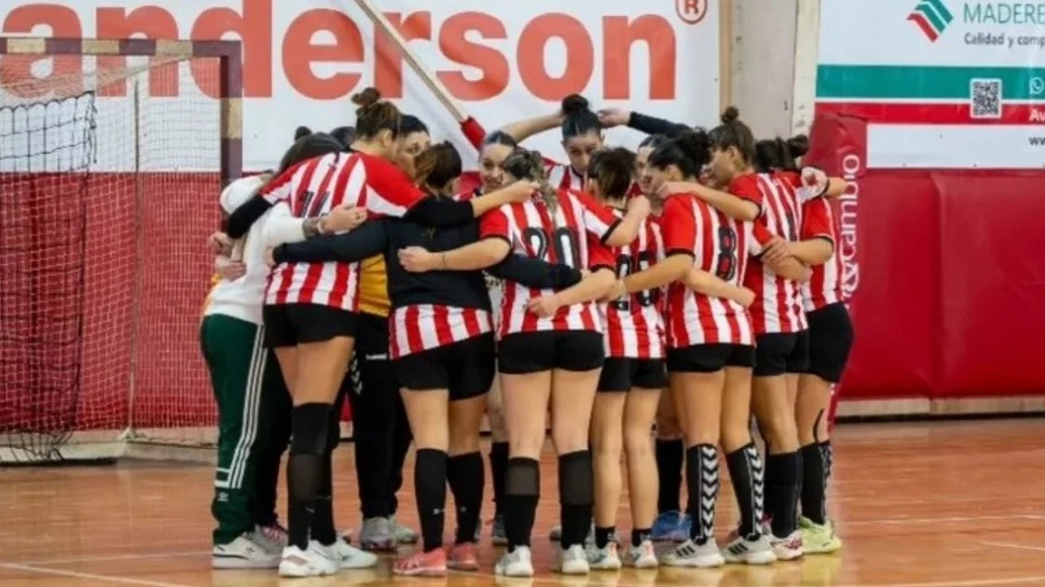 Acusaron a un empleado municipal de grabar a jugadoras de Estudiantes en los vestuarios