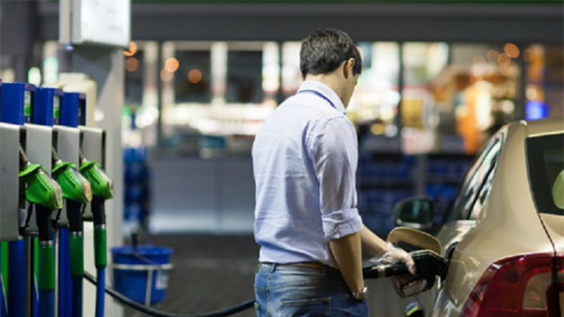 El Gobierno reglamentó el autoservicio de combustibles en las estaciones de servicio
