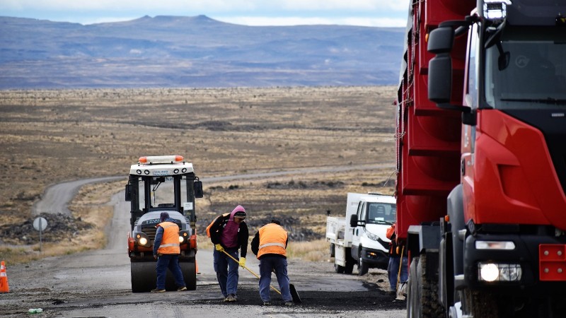 Trabajos de reparación en la Ruta 40 para mejorar el tramo Facundo - Los Tamariscos