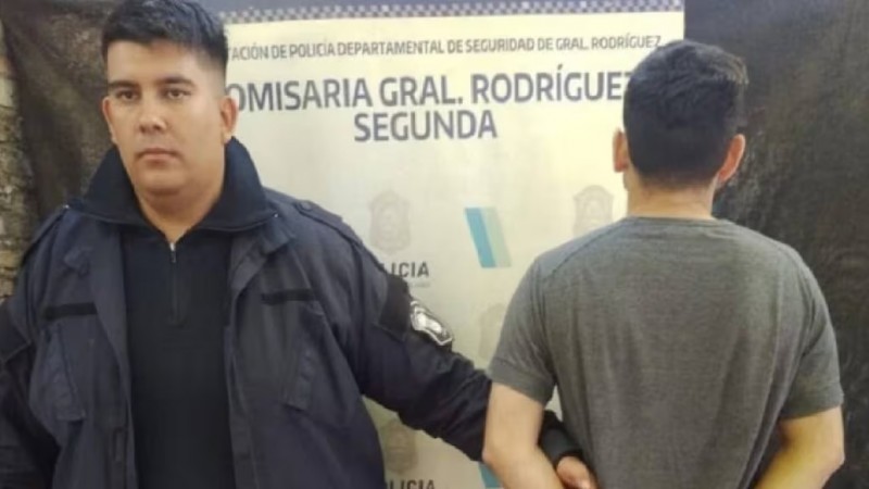 Detuvieron a un policía acusado de abuso infantil y distribución de material ilegal
