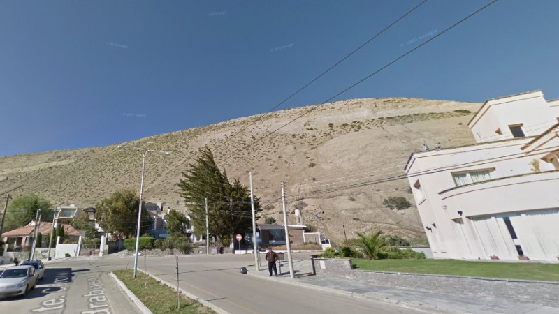 Peralta habló sobre la caída de rocas en Punta Piedras: "Son desprendimientos que siempre suceden pero caían hacia el mar"