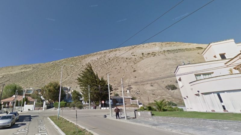 Peralta habló sobre la caída de rocas en Punta Piedras: "Son desprendimientos que siempre suceden pero caían hacia el mar"