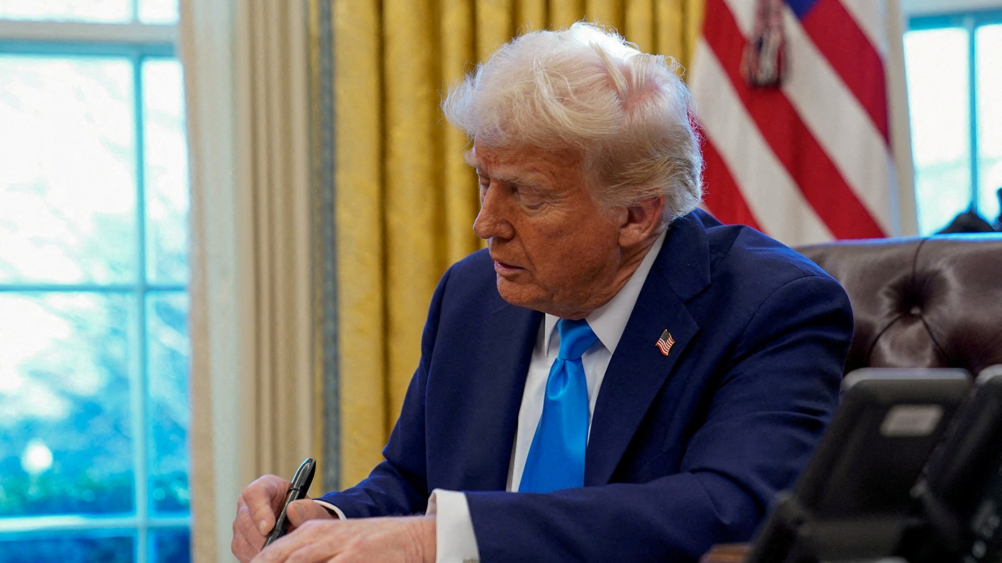Trump elevó los aranceles 125% a China y suspendió los impuestos a otros países