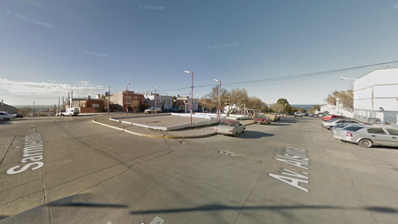 Madrugada de robos: Lo sorprendieron dentro de un auto en Av. Alsina y se dio a la fuga