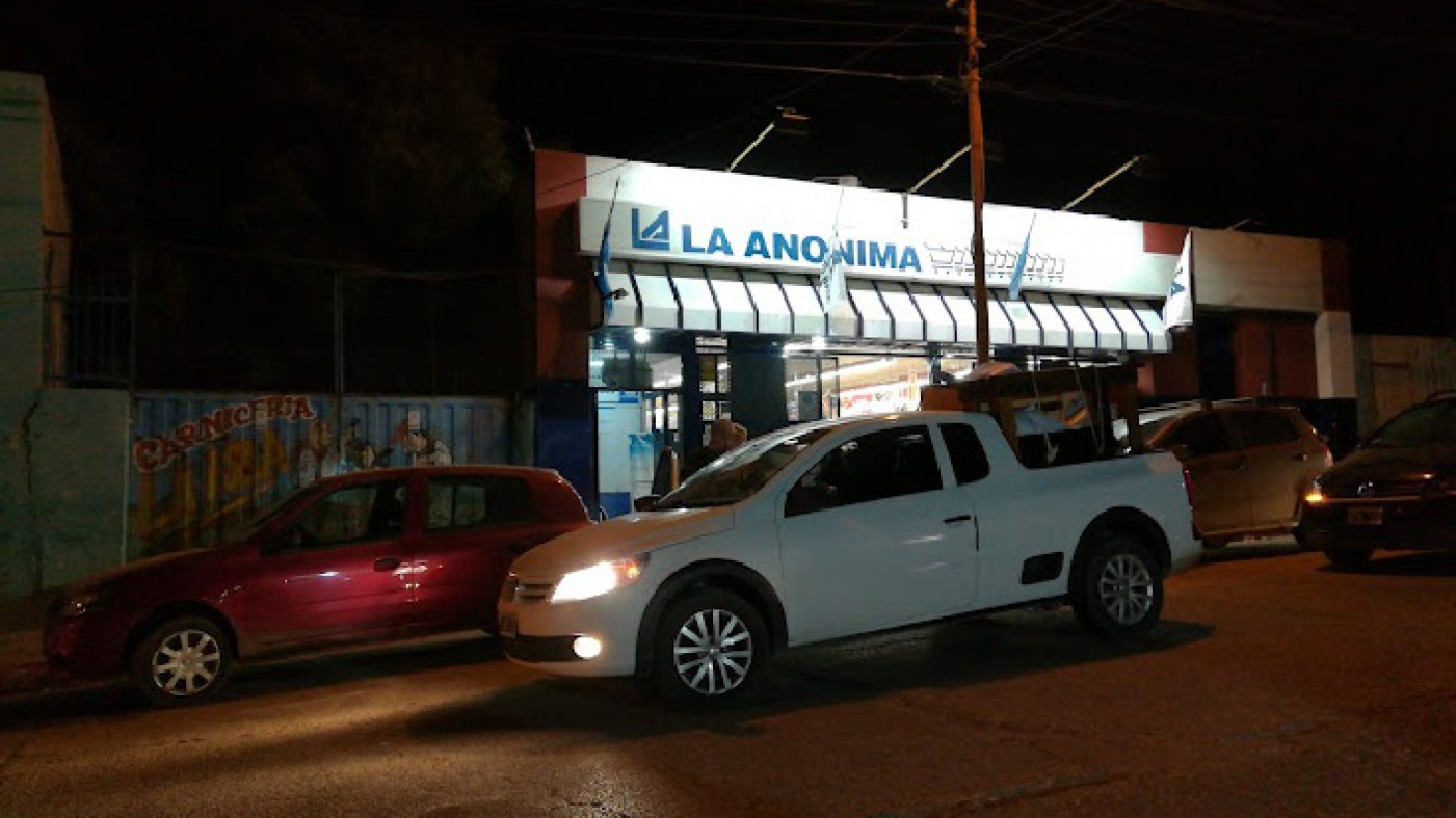Dañó las rejas de un supermercado para robar y fue sorprendido por la policía
