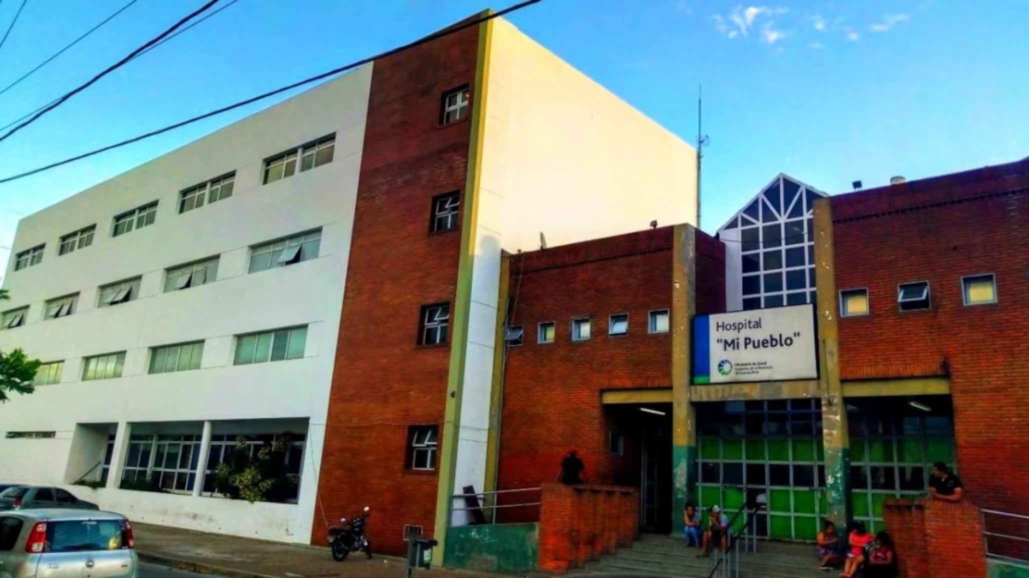 Intentó degollar a su pareja embarazada de 5 meses y está prófugo