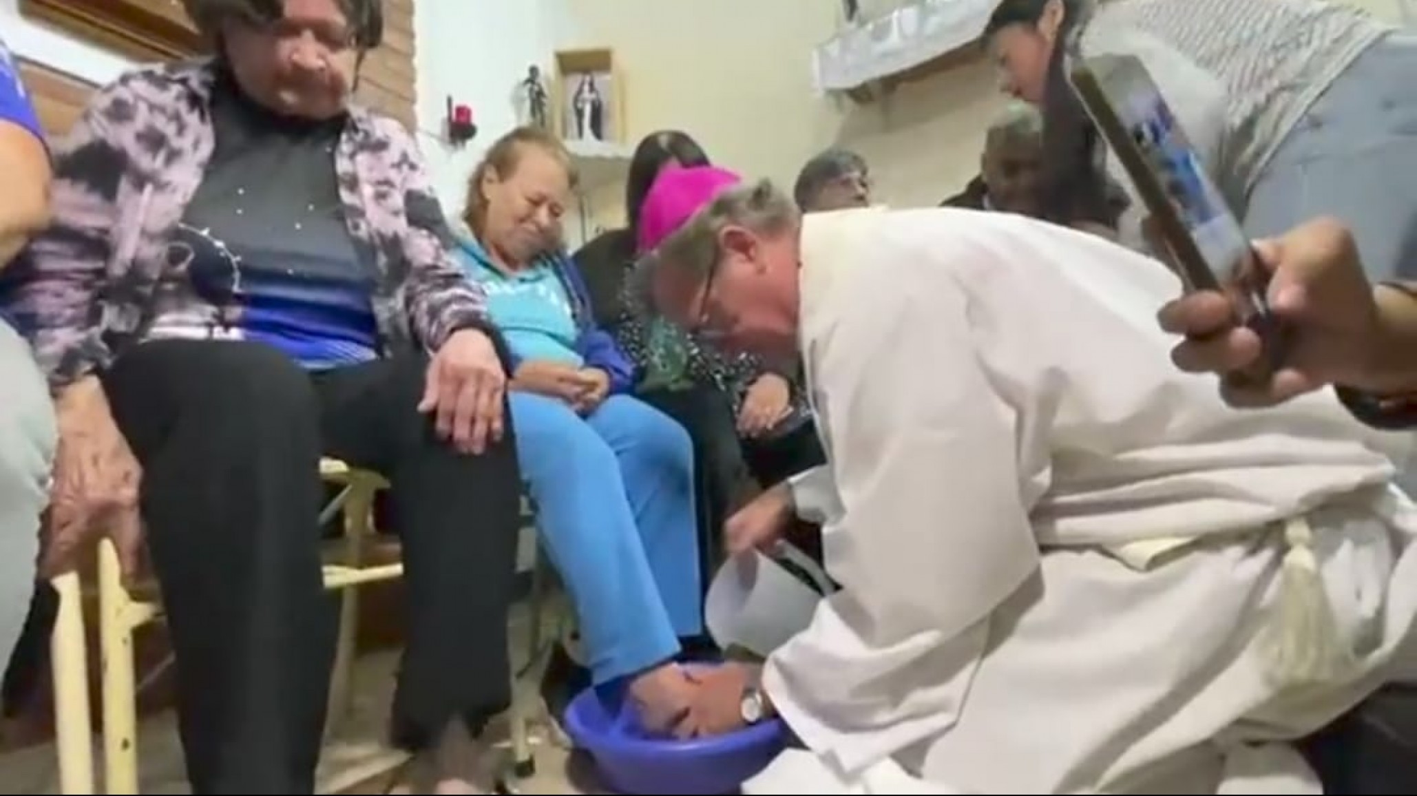 La Iglesia lavó los pies a jubilados y reclamó una reforma previsional con justicia social