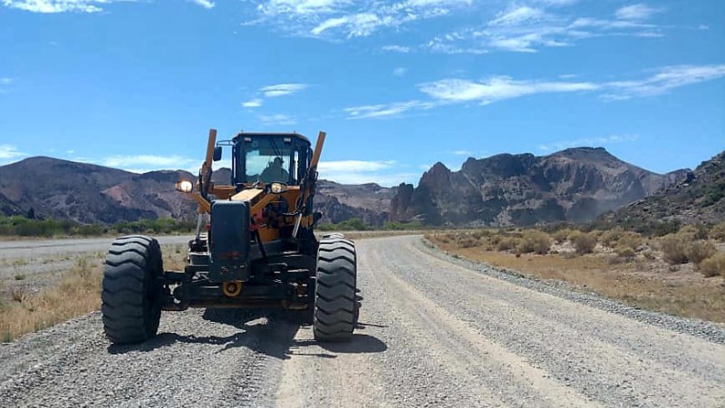 Tareas de mantenimientos en desvíos de la RN25 entre Las Plumas y Los Altares