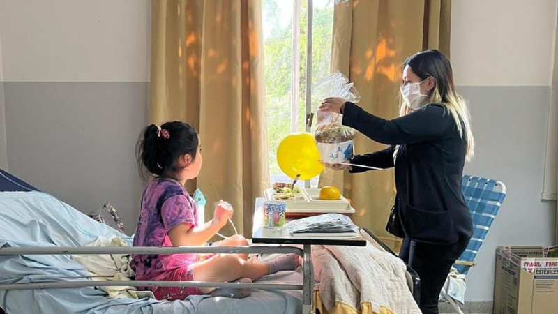 Solidaridad en Pascuas: Rotary Club Comodoro Rivadavia visitó el Hospital Regional con una entrega cargada de afecto, dulzura y compromiso comunitario