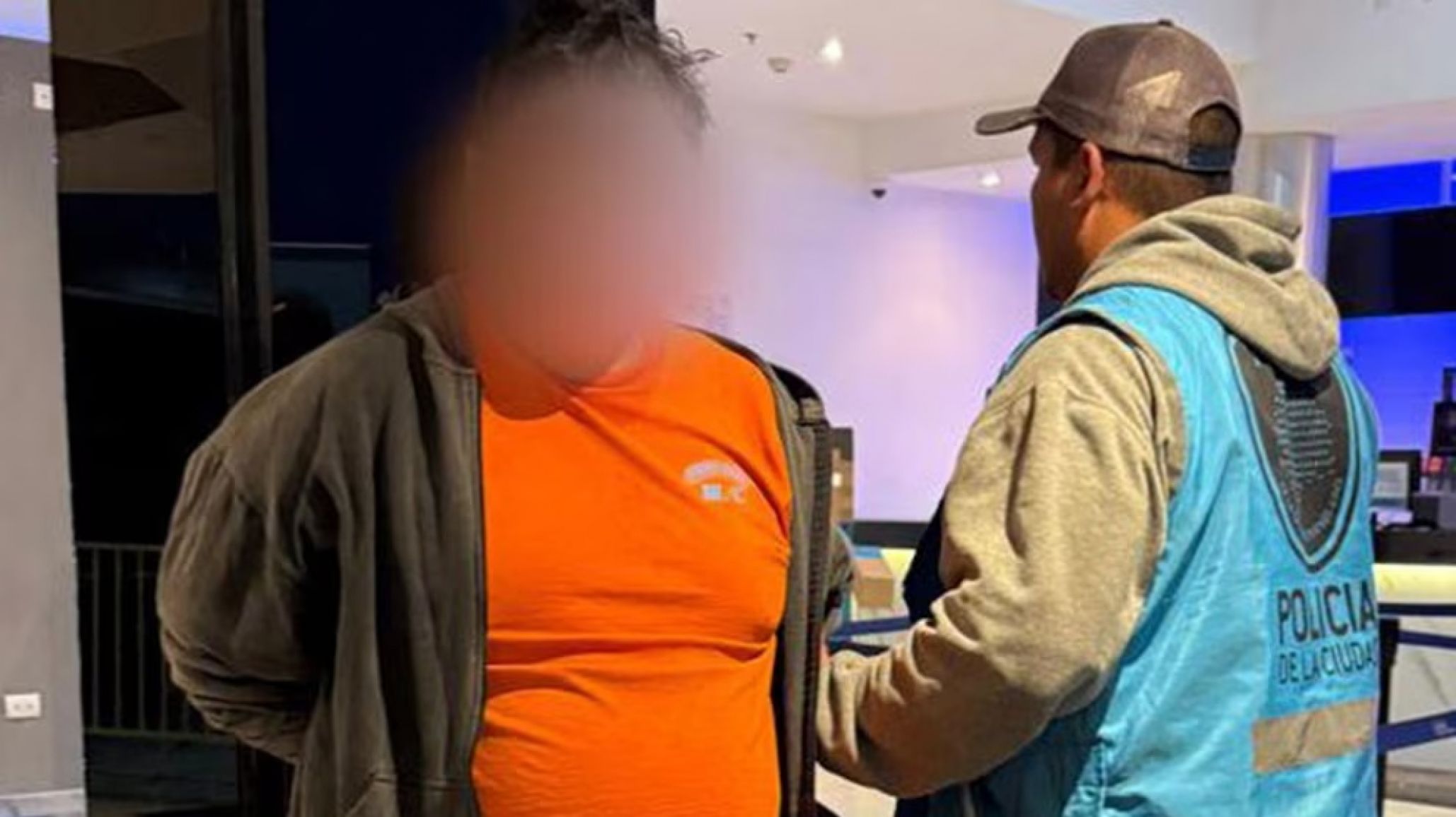 Detuvieron a un hombre por abusar de una nena de 12 años en un cine