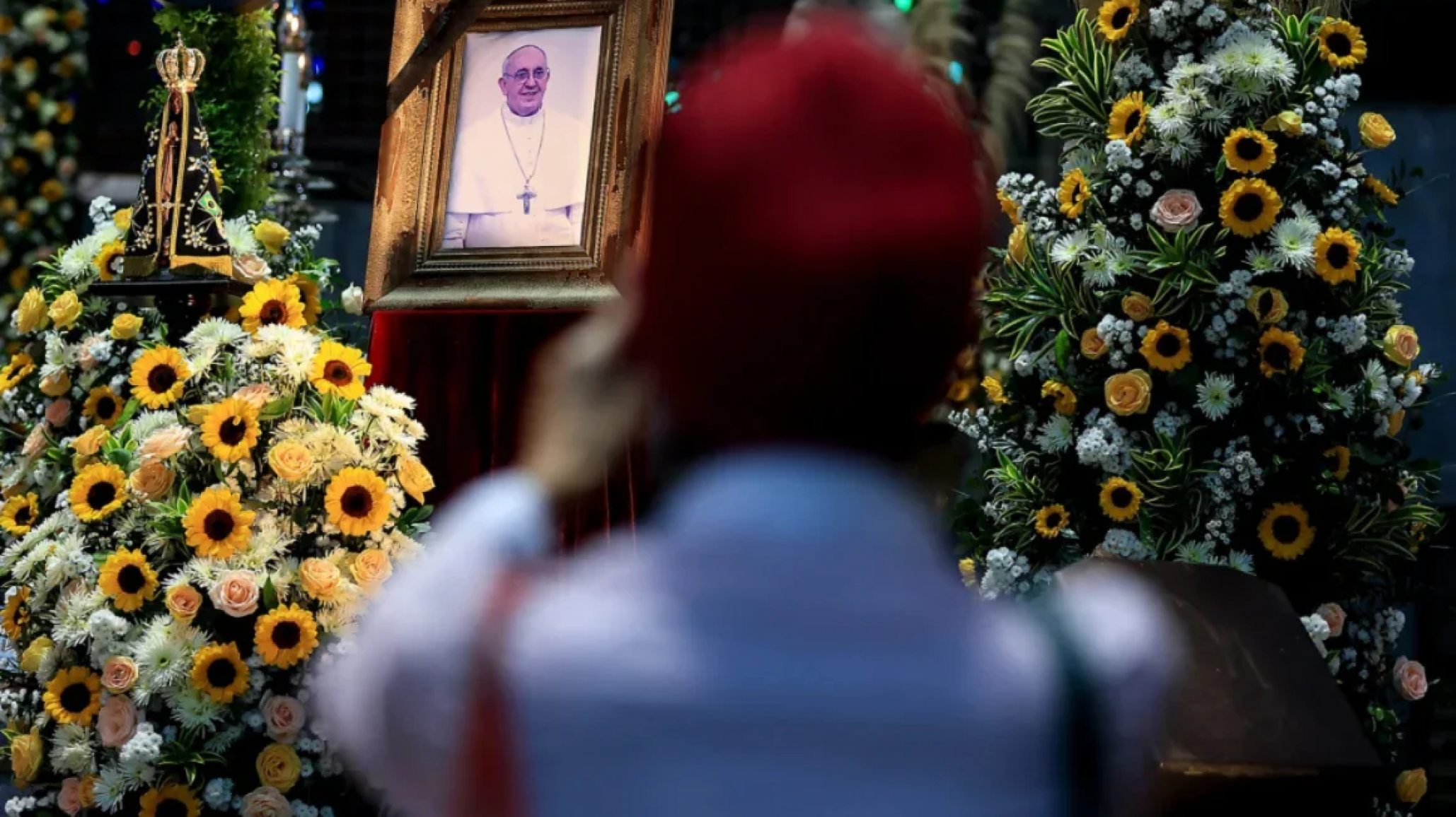 El sobrino del papa Francisco logró viajar al Vaticano para despedir a su tío gracias a una donación solidaria