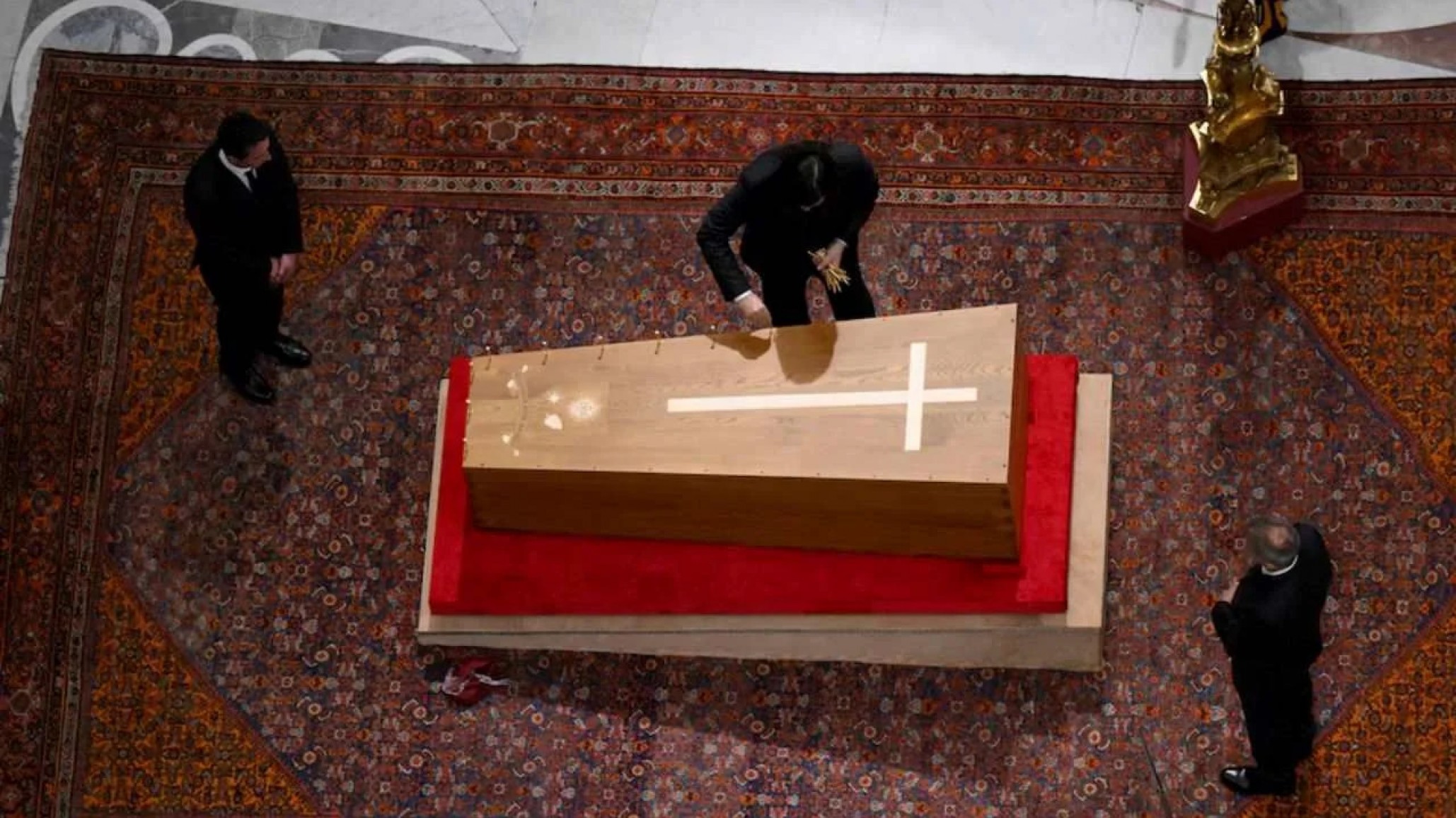 El Vaticano selló el féretro del Papa Francisco y se prepara para el funeral del sábado