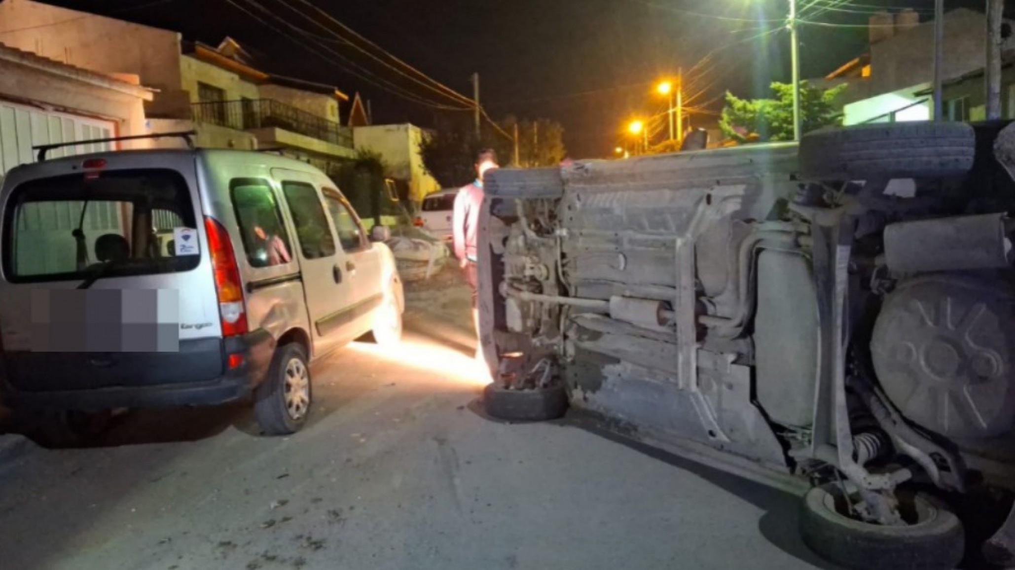 Volcó y chocó un auto estacionado: ¡El test de alcoholemia dio 1.60!